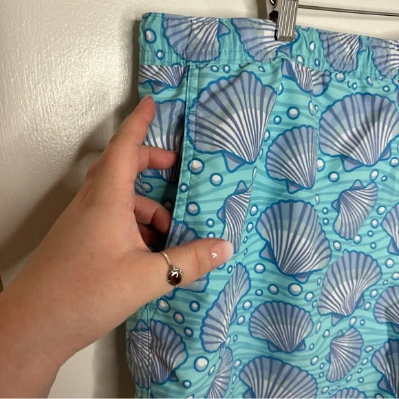 Vineyard Vines Men's Seashell Print Swim Trunks - Picture 2 of 7